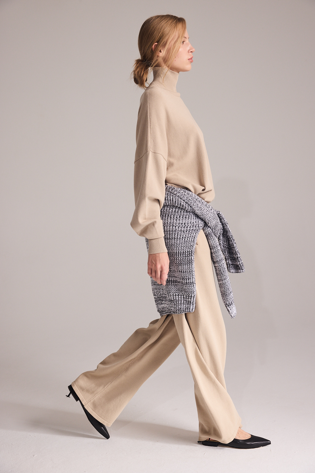 Брюки широкие прорезными карманами вязаные