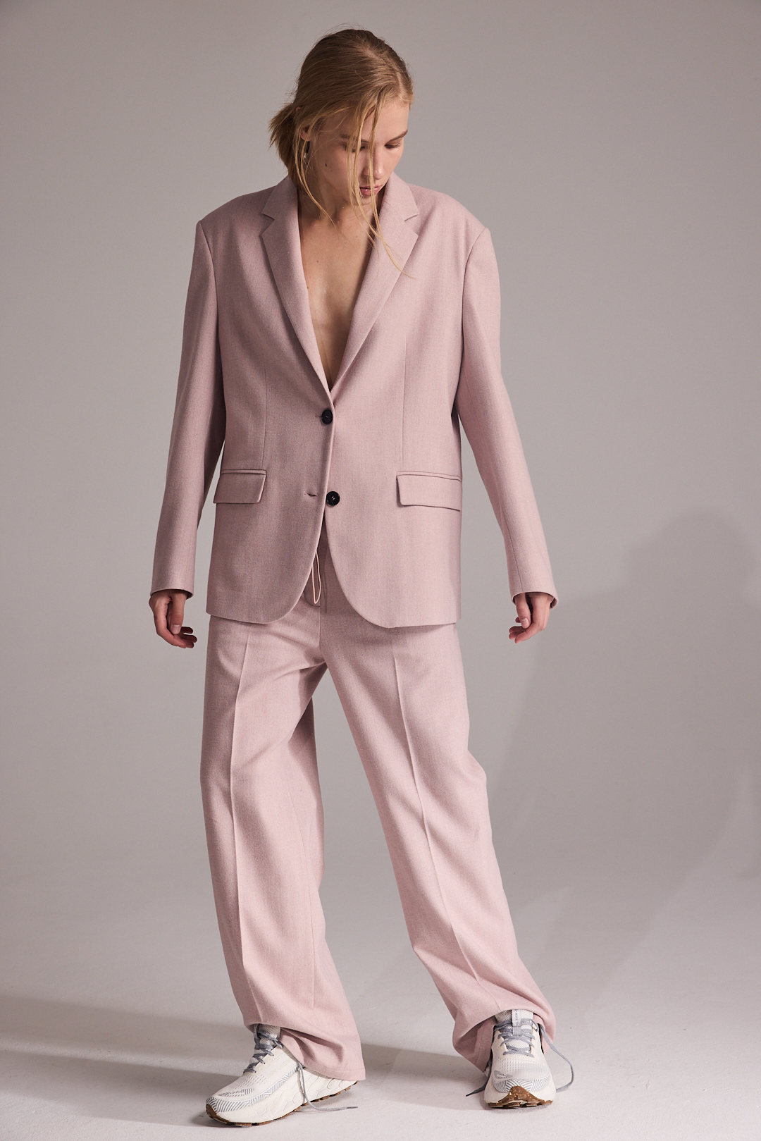 Брюки на кулисе