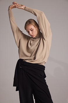 Джемпер с высоким воротником