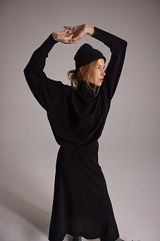 Джемпер с высоким воротником